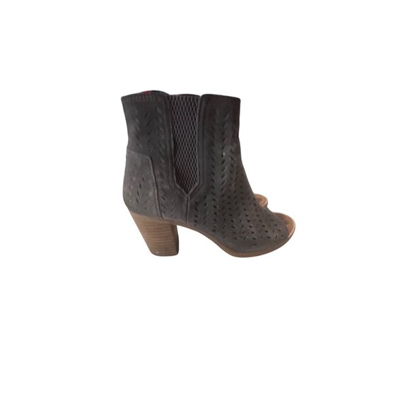 TOMS Charcoal Gray Perforated Suede Peep Toe Ankle Boots Size 5.5 - Picture 3 of 7